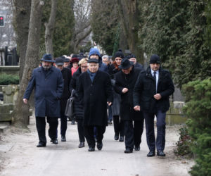 Macierewicz odsunięty do tylnego rzędu