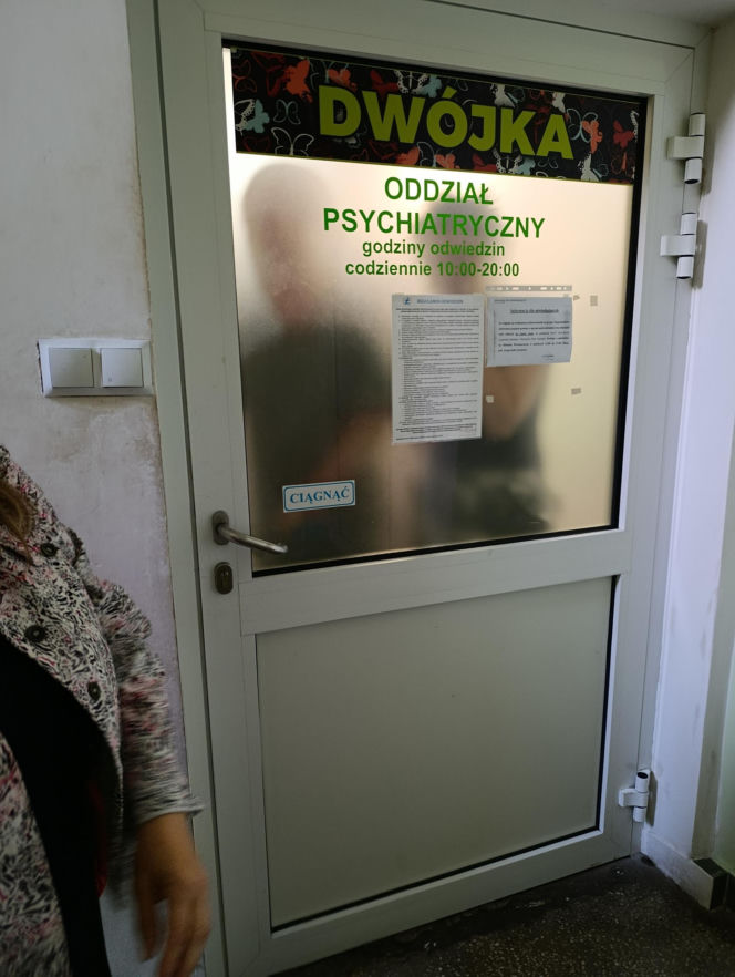 Dramat 21-latki w szpitalu w Łukowie. "Zamknęli mi córkę w psychiatryku!"