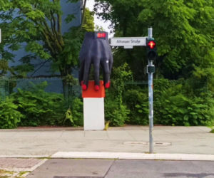 Gigantyczny zegarek na rękę w Hansaviertel