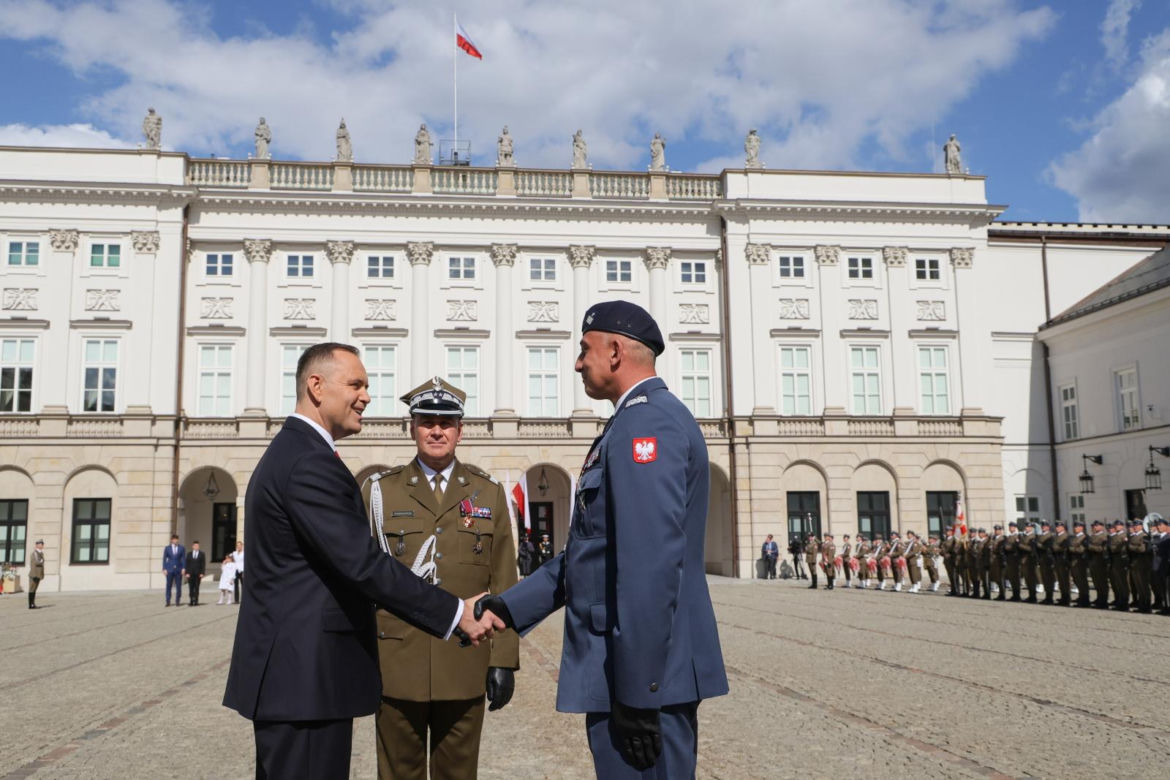 Uroczyste wejście Pary Prezydenckiej do Pałacu Prezydenckiego. Przemarsz ulicami Warszawy