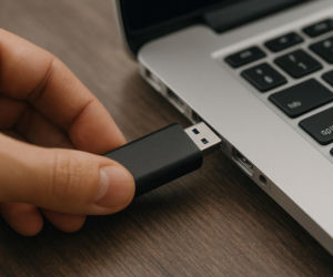 Sanepid srogo ukarany za niedbalstwo. Pracownik zgubił pendrive z wrażliwymi danymi tysięcy osób!