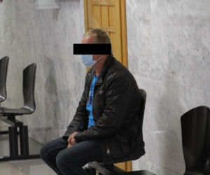 Zdziechowice Drugie. Poćwiartowane kawałki ciała na posesji. Oskarżony zaskoczył w sądzie