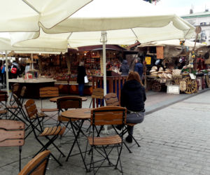 Na krakowskim Rynku trwają Targi Wielkanocne. Jeszcze zdążycie je odwiedzić! [GALERIA ZDJĘĆ]