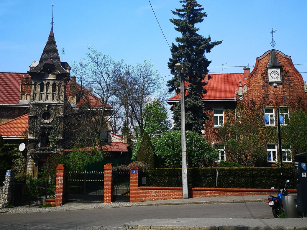 Willa "Julia" i Willa "Sowa" w Podgórzu .