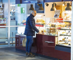 Senator Krzysztof Kwiatkowski na zakupach