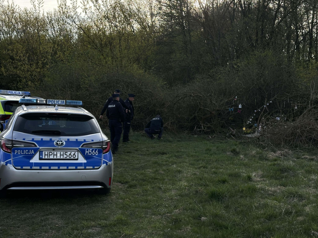 Rocznica tragedii zamieniła się w koszmar. Tajemniczy pakunek przerwał uroczystość
