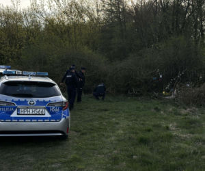 Rocznica tragedii zamieniła się w koszmar. Tajemniczy pakunek przerwał uroczystość