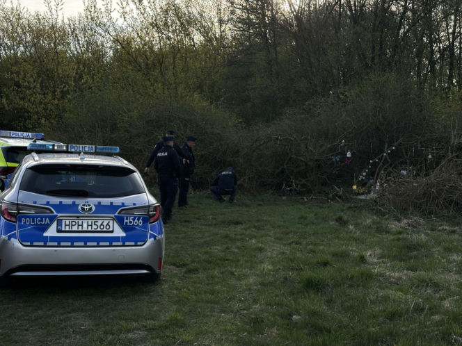Rocznica tragedii zamieniła się w koszmar. Tajemniczy pakunek przerwał uroczystość