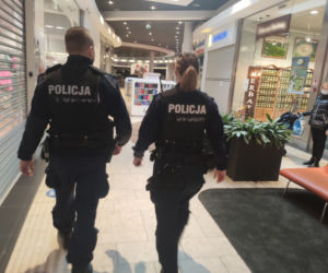 Kontrole policji z Torunia. Sprawdzają respektowanie obostrzeń i noszenie maseczek