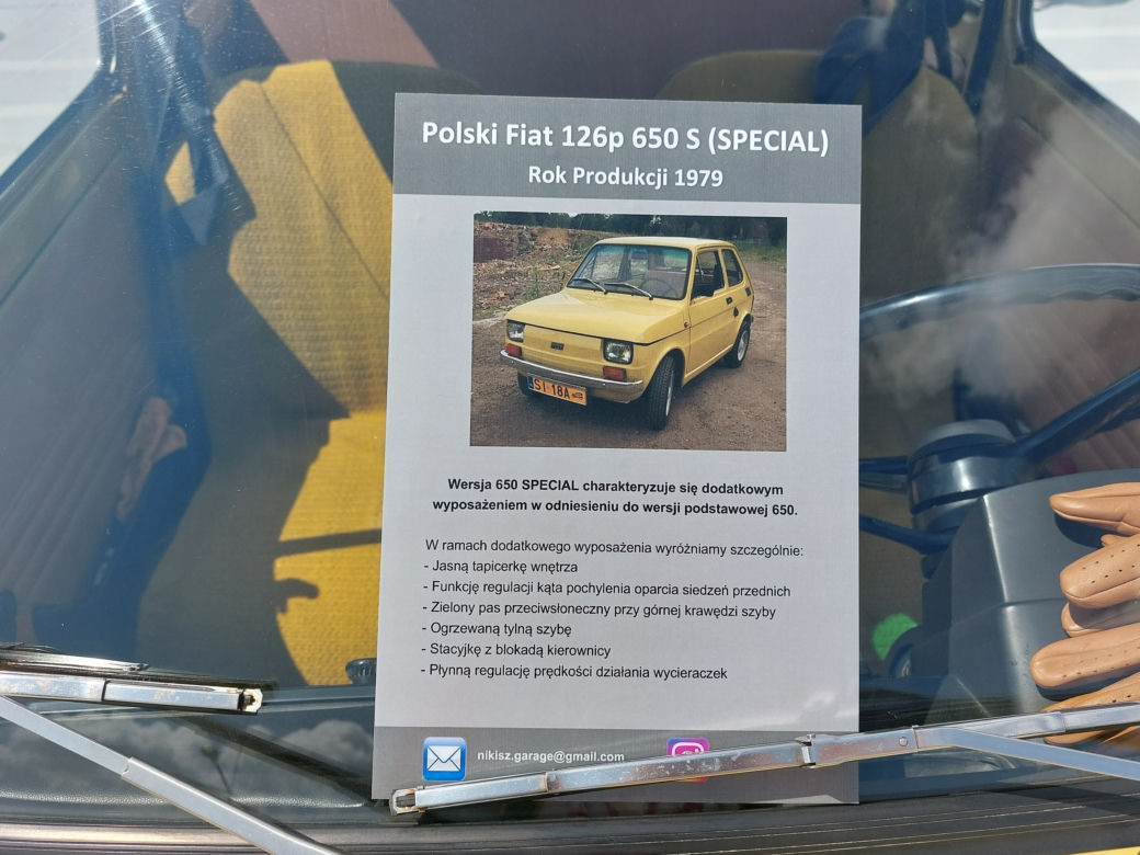 Zlot fiatów 126p w Galerii Libero w Katowicach