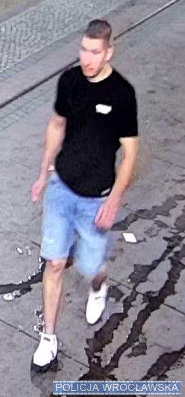 Policjanci szukają osób, mogących mieć związek z pobiciem mężczyzny w centrum Wrocławia