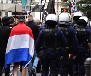 Katowice: Policjanci wśród nacjonalistów. Tajemnicza akcja służb na marszu! 