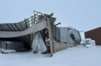 Dach hali magazynowej runął pod ciężarem śniegu. O krok od tragedii
