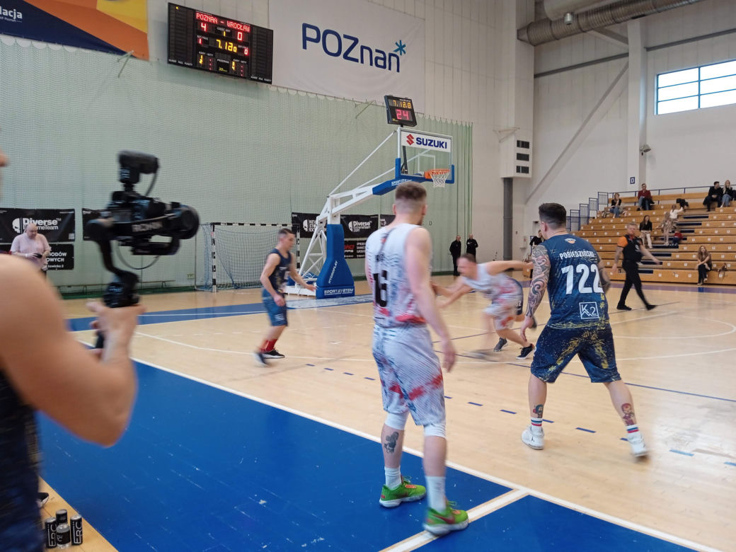 Charytatywna Bitwa Miast Poznań kontra Bydgoszcz. Gwiazdy grały w koszykówkę