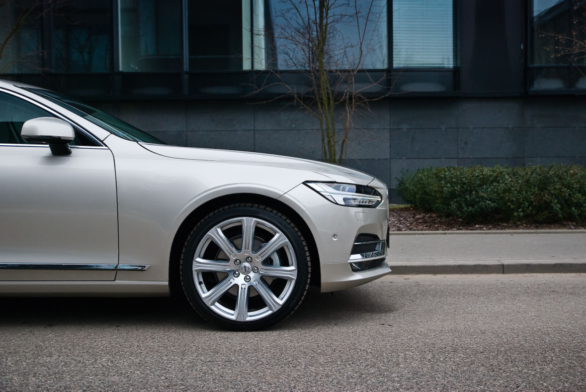 Volvo S90 D4