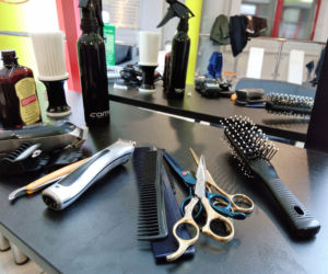 Barberzy odwiedzili chorzowski szpital i zafundowali sylwestrowe fryzury małym pacjentom 