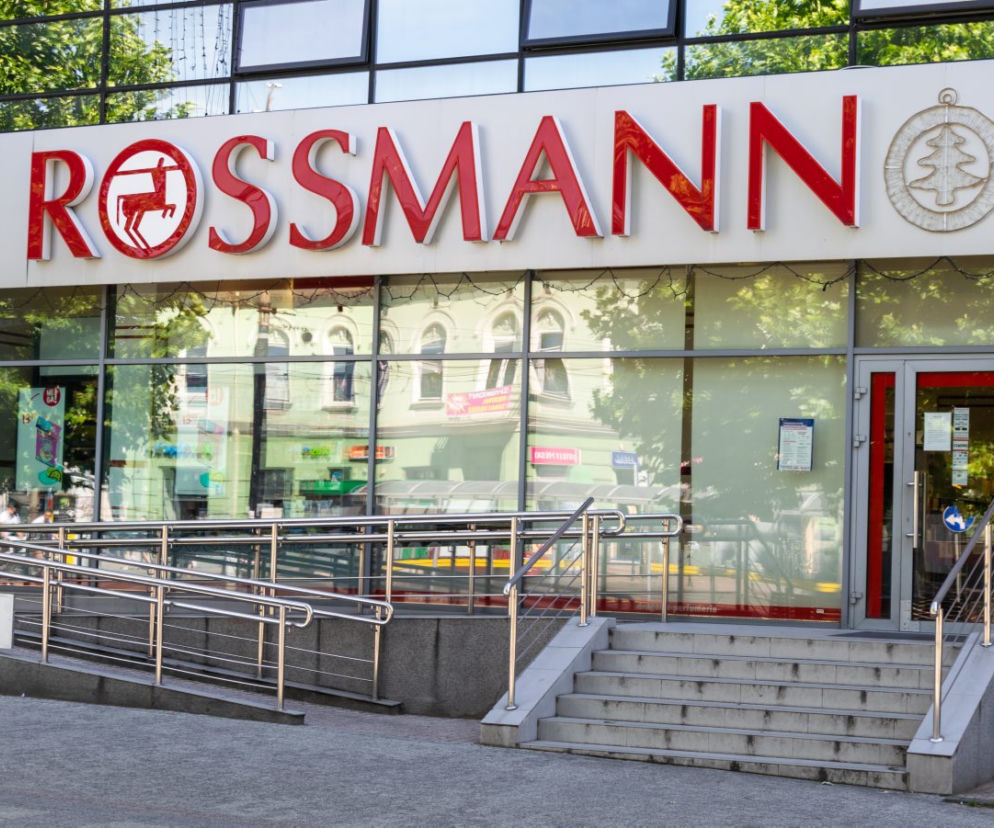 REWELACYJNE promocje w drogeriach Rossmann! Kosmetyczne hity do makijażu już od 5 zł [GALERIA]