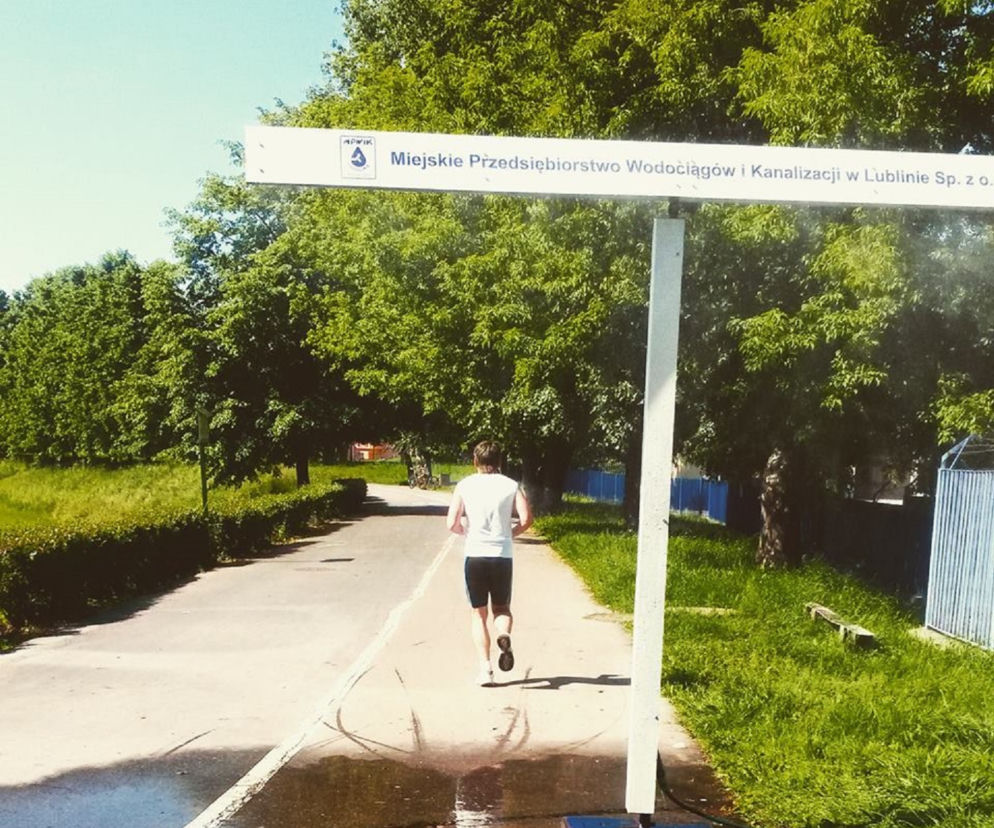 Jedną z kurtyn wodnych znajdziecie na ścieżce rowerowo-pieszej przy Bystrzycy