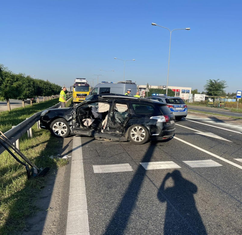 Dwoje małych dzieci i kobieta zostali ranni. Groźny wypadek w Gnieźnie