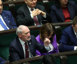 Sikroski bez hamulców do Macierewicza: Antek świrze! 