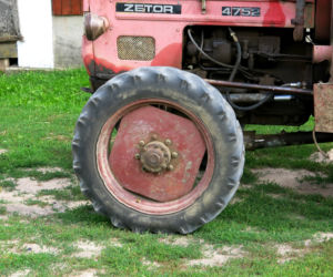 Grób Moniki Sz. (+23 l.) na cmentarzu w Jeleniewie rok po tragicznej śmierci