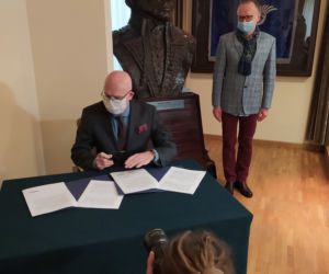 Podpisanie umowy na budowę prosektorium dla medycyny na UTH