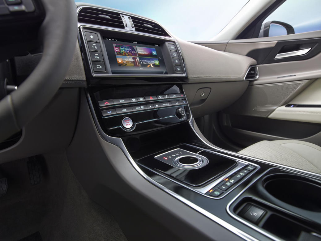 Jaguar XE 2015