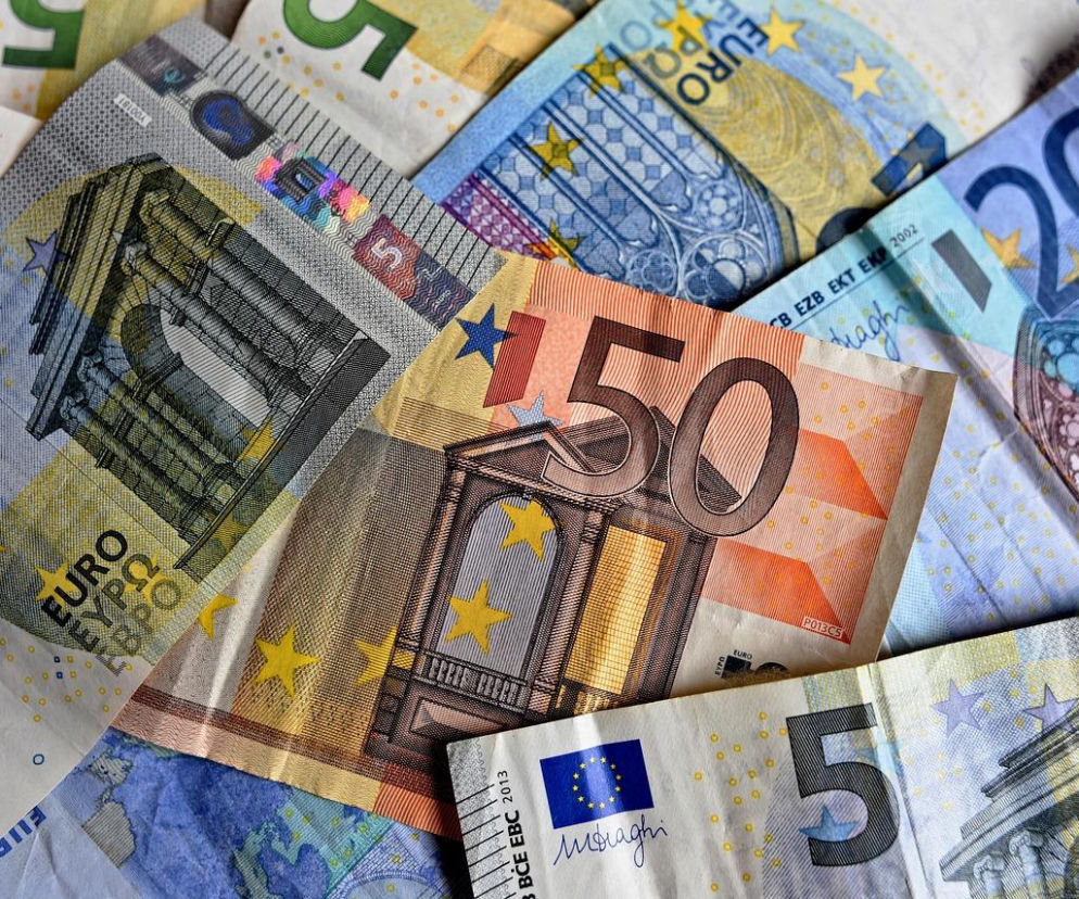 Premier oficjalnie zapowiedział przyjęcie euro!