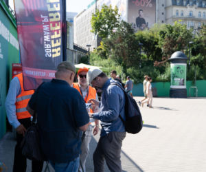 Warszawiacy podzieleni w sprawie referendum. Jedni składają podpisy, inni bronią Trzaskowskiego