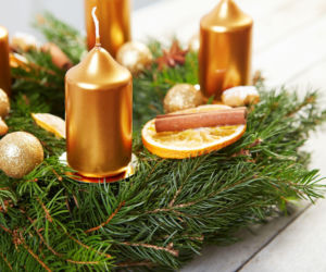 Jak stworzyć prosty wieniec adwentowy? Instrukcja krok po kroku!