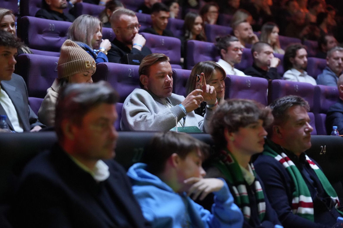 Premiera serialu "Legia. Do końca" Piłkarze Legii zadali szyku