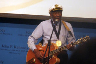Gitara Chucka Berry'ego w głębokim kosmosie. Jak rock'n'roll pokonał opór naukowców i trafił na Złotą Płytę