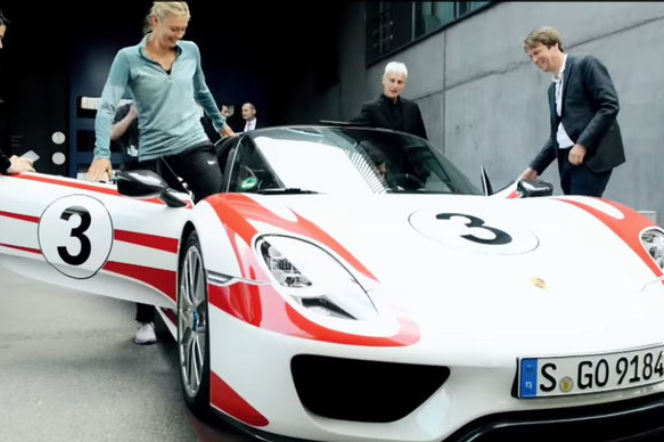 Maria Szarapowa i Mark Webber w Porsche 918 Spyder