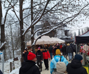 Tłumy kibiców pod Wielką Krokwią w Zakopanem