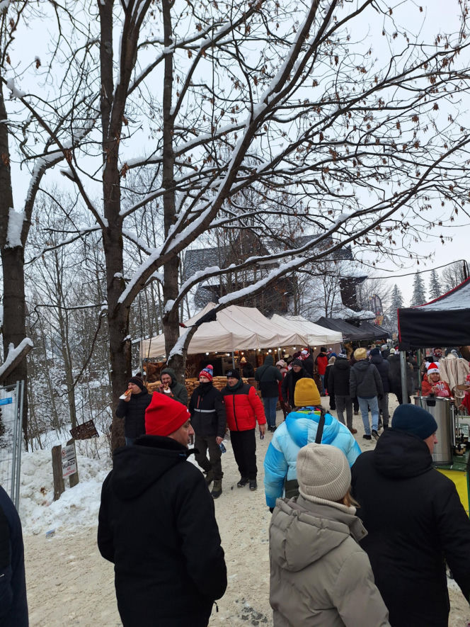 Tłumy kibiców pod Wielką Krokwią w Zakopanem