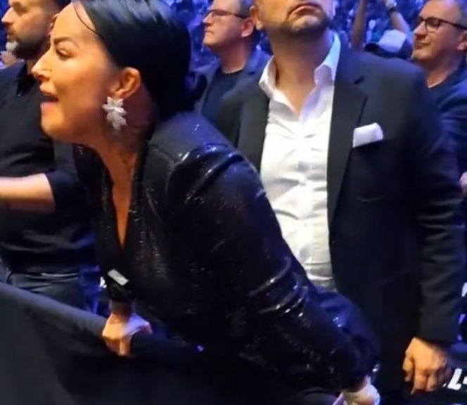 Kamila Wybrańczyk podczas walki Artura Szpilki na KSW