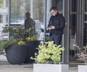 Ekstraklasa. Właściciel Widzewa Łódź przyłapany na lotnisku. Tajna misja ratunkowa