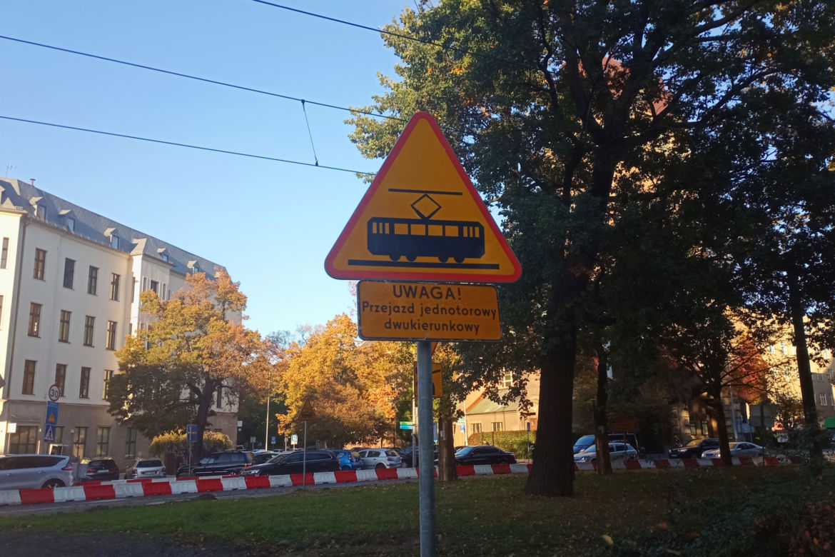 Utrudnienia na placu Zwycięstwa i Bramie Portowej