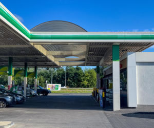 Podłożył ładunek w baku paliwa swojego auta
