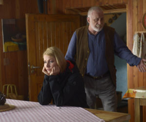 Blondynka 3 sezon. Sylwia (Joanna Moro), doktor Fus (Krzysztof Gosztyła)