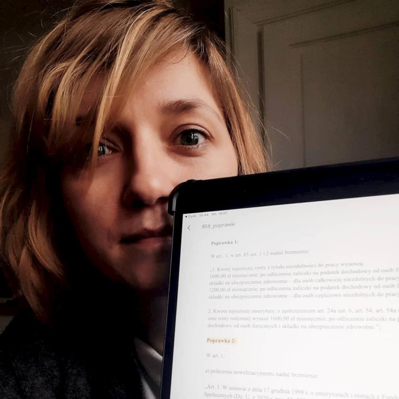 Magdalena Biejat ma podłogę w kratkę i fikuśne półki