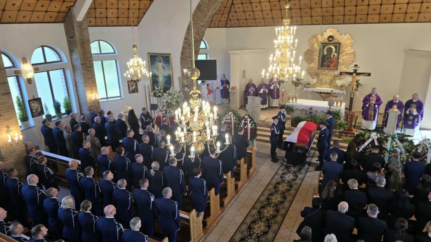 "Spoczywaj w pokoju, Bracie". Policjanci pożegnali zamordowanego kolegę. Ten widok rozrywa serce