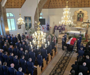 Spoczywaj w pokoju, Bracie. Policjanci pożegnali zamordowanego kolegę. Ten widok rozrywa serce