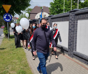 Koledzy żegnają swoją Madzię. Cześć Jej pamięci!. Łzy, rozpacz i niezrozumienie. Nie tak miał wyglądać koniec roku szkolnego [ZDJĘCIA]