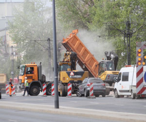 Mieszkańcy o remoncie na Grochowskiej: Najwyższy czas!