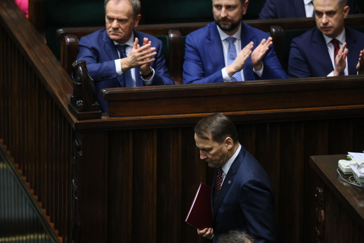 Pustki w Sejmie, Sikorski przemawia, ale PiS-u brak