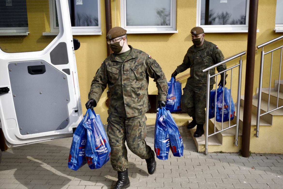 WOT rozwiezie paczki jeszcze przed Wielkanocą