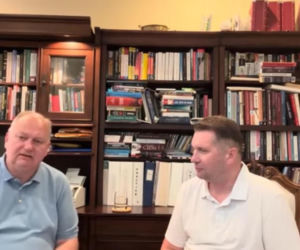 W takich warunkach mieszka Czarnek. Tak dom wygląda w środku