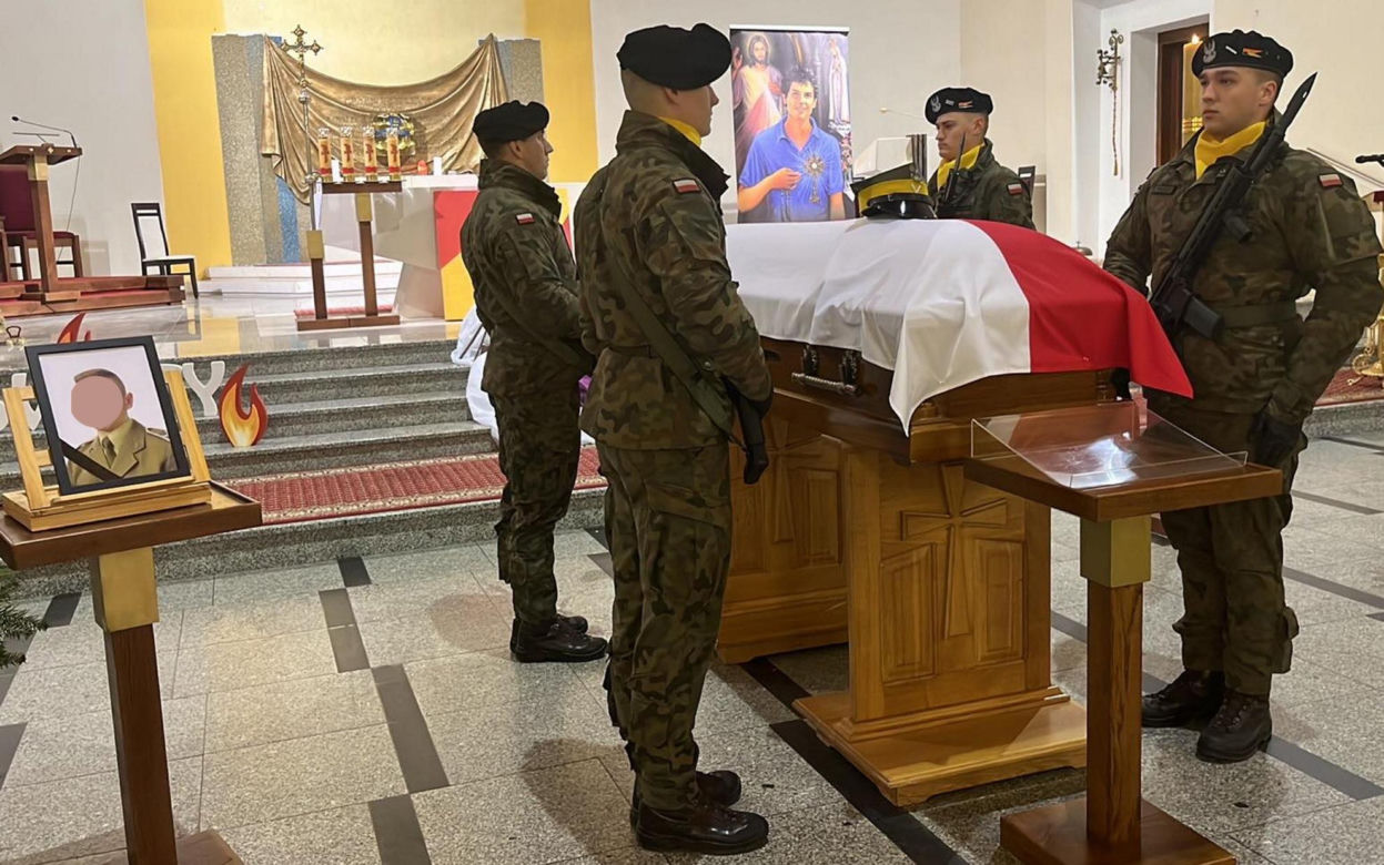 Terespol. Pogrzeb tragicznie zmarłego żołnierza. 28-letniego Mateusza żegnają rodzina i przyjaciele