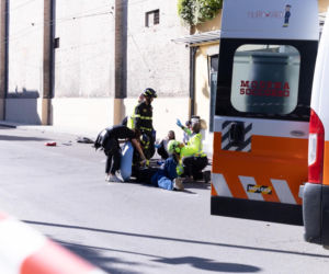 Horror we Włoszech! Rozpędzony samochód wjechał w tłum. Są ranni